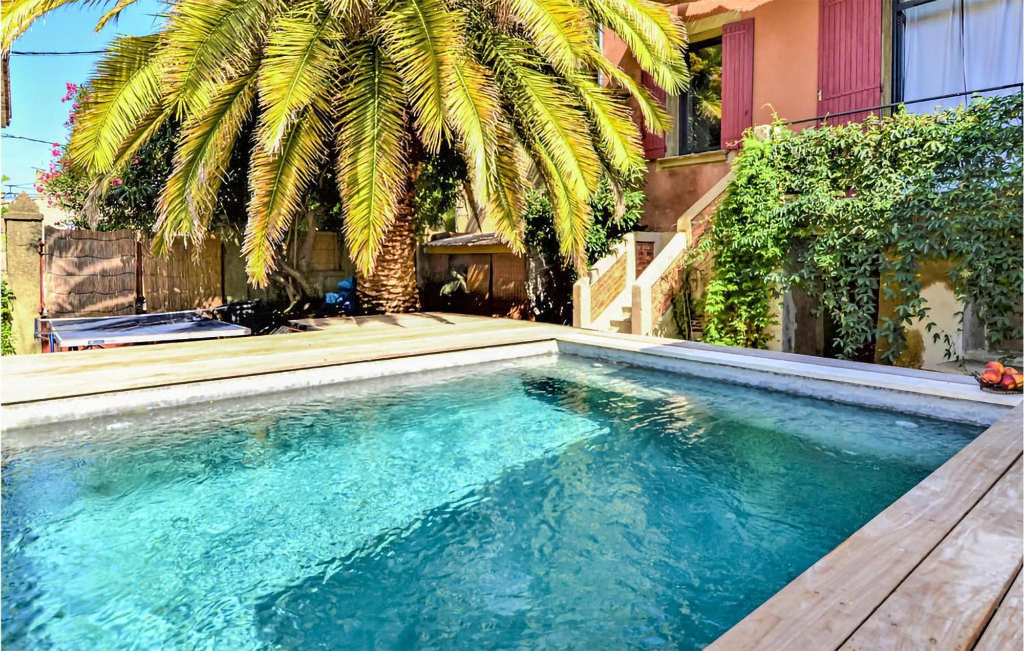 Awesome Apartment In Pujaut With Swimming Pool Экстерьер фото